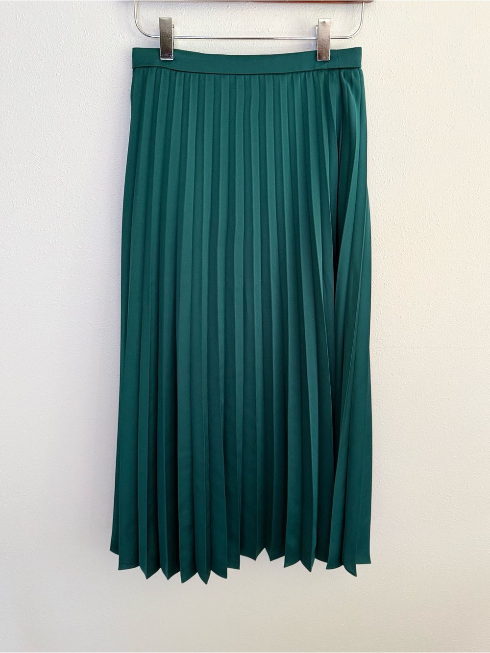 J. Crew Emerald Green Pleated Midi Skirt Satin Flowy Size 00 - Picture 2 of 6